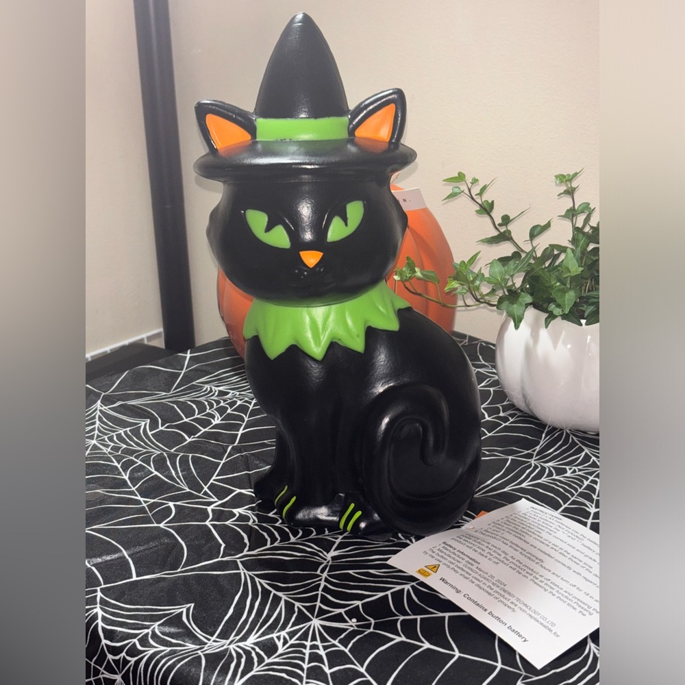 Halloween Blowmold Light up Cat - Picture 11 of 13